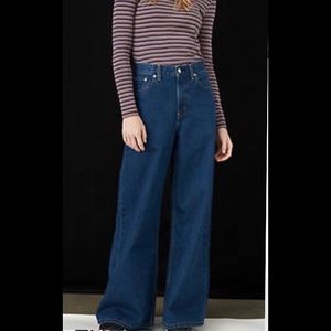 Loose Ultra Wide Leg Levi’s Dark Wash